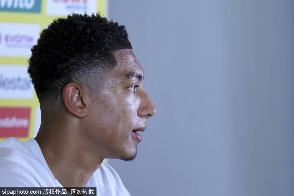 德甲球队多特蒙德球员乔布·贝林厄姆接受媒体访问
德甲球队多特蒙德球员乔布·贝林厄姆接受媒体访问